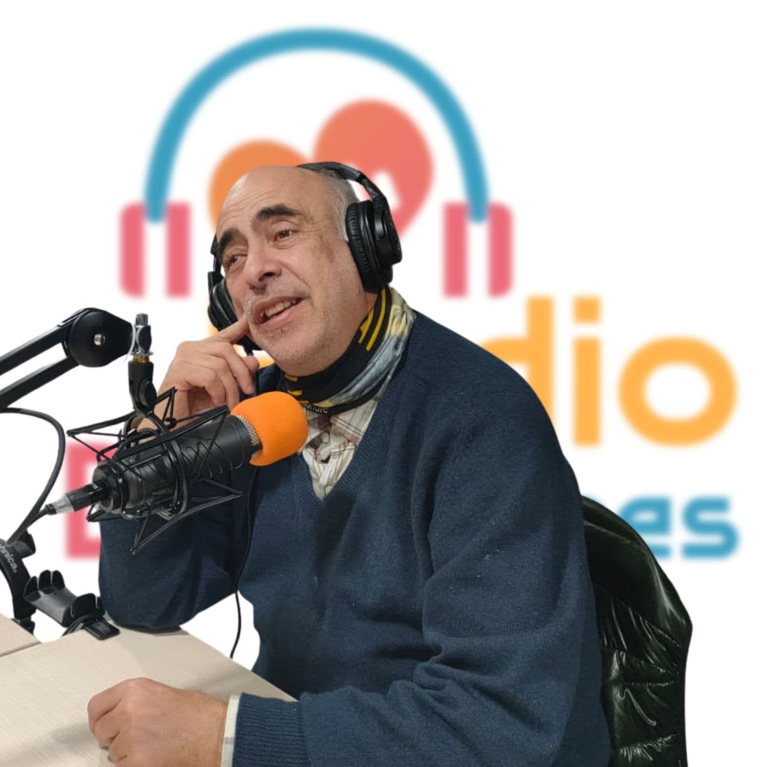 Foto de Santiago Losada, Crítico cultural, Entre bambalinas